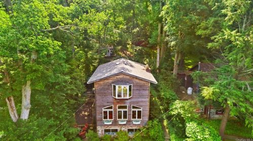 44 Chippewa Rd, Tompkins Corners NY  10579-1506 exterior