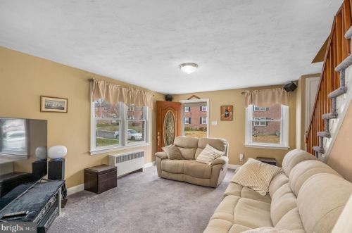1218 Wilson Dr, Pittsburgh, PA 19083-5219