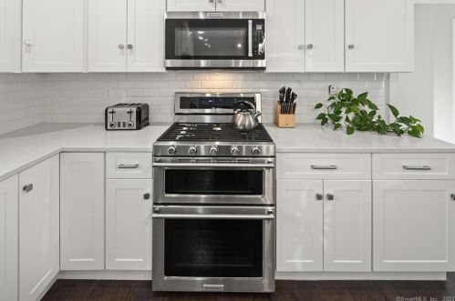 39 Clearview Dr, Brookfield Center CT  06804-1407 exterior