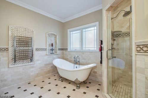 1 Mueller Pl, Warren NJ  07059-5703 exterior
