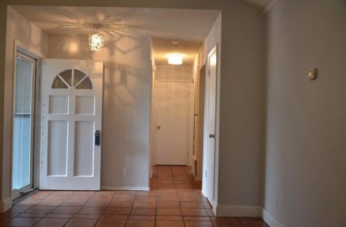 5812 Cedardale Dr, Austin TX  78745-4092 exterior