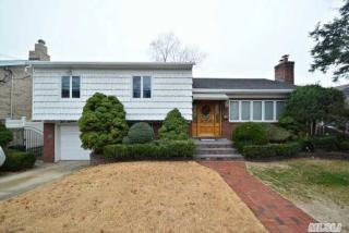 21545 29th Ave, Long Island City, NY 11360
