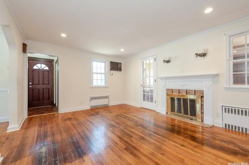 145 Centre Ave, East Rockaway NY  11518-1012 exterior