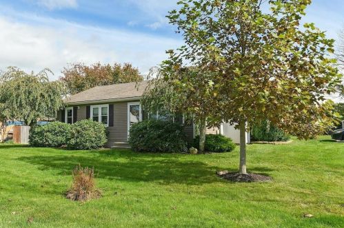 1 Kathy St, South Kingstown RI  02882-5040 exterior