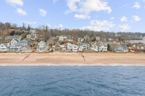 11 Argyle Dr, Northport NY  11768-1002 exterior