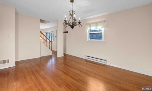 525 Oritani Pl, Teaneck NJ  07666-1637 exterior