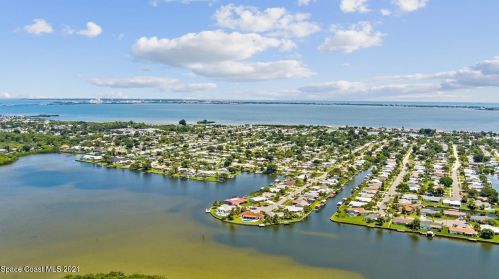 1270 Plum Ave, Merritt Island FL  32952-5848 exterior