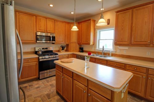 710 Willow Bend Dr, Waterford WI  53185-4281 exterior