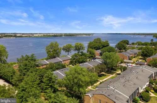 2140 Harbour Dr, Palmyra, NJ 08065-1106