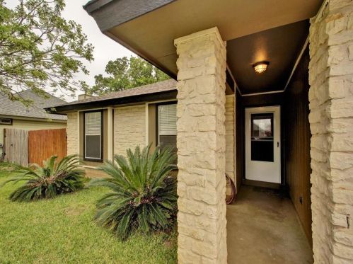 909 Garden Meadow Dr, Georgetown TX  78628-2947 exterior