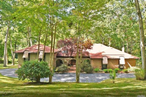 27 The Holw, Muttontown, NY 11732-1521