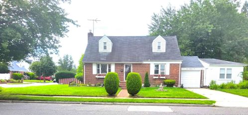 301 Virginia Ave, Floral Park, NY 11003-4929