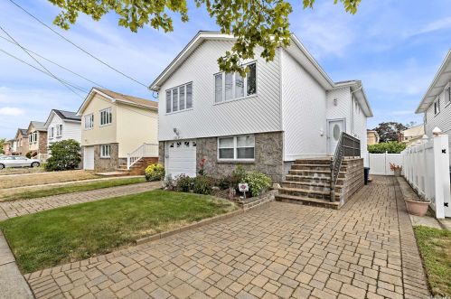 16227 86th St, Jamaica, NY 11414-3330