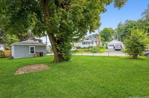 1124 Shippan Ave, Stamford CT  06902-7424 exterior