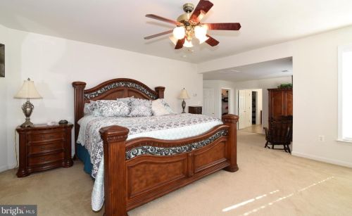 213 Alpine Dr, Leesburg VA 20175-6132 exterior