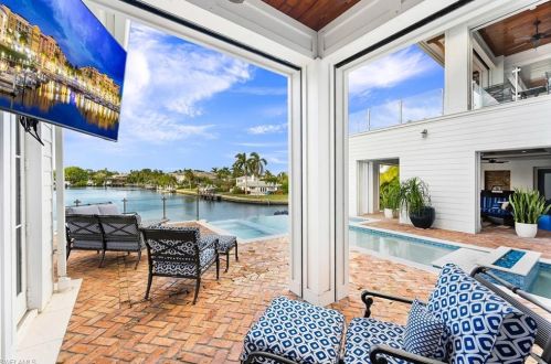 481 21st Ave, Naples FL  34102-7605 exterior