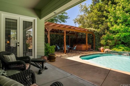 416 Southbury Ln, Chico CA  95973-8230 exterior