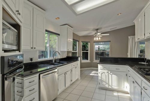 321 La Loma Ave, Modesto CA  95354-1329 exterior