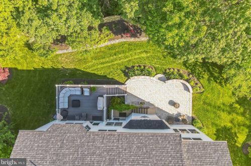15575 Kelley Farm Ct, Woodbridge VA  22193-5784 exterior