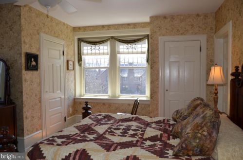 205 Lippincott Ave, Riverton NJ  08077-1309 exterior