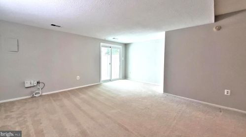 2324 Hunters Square Ct, Herndon VA  20191-2814 exterior