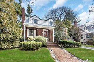 111 Foster Ave, Malverne, NY 11565-1816