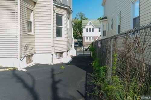 135 21st St, Irvington NJ  07111-4556 exterior