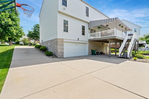 7508 Pine Creek Dr, Bridgeville, PA 15017-1297