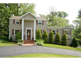 3237 Arapahoe Rd, Pittsburgh, PA 15241-1136
