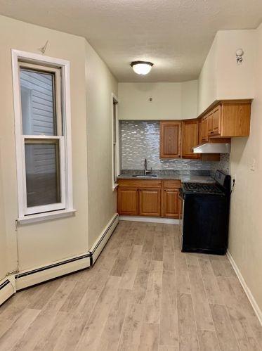 1046 Broadway, Bayonne, NJ 07002-4168