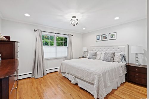 96 Vanderbilt Blvd, Oakdale NY  11769-2033 exterior