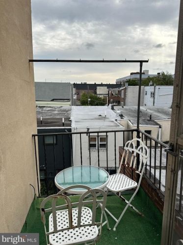 1237 13th St, Philadelphia PA 19147-4502 exterior