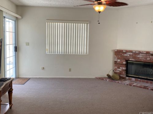 24421 Shadeland Dr, Santa Clarita CA  91321-3616 exterior