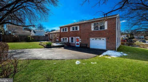 15 Lawnton Rd, Willow Grove, PA 19090-3030