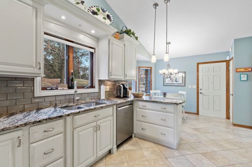 1510 Eastbrook Dr, Thiensville WI  53092-2986 exterior