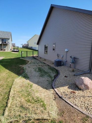 1739 Squirrel Way, New Johannesburg, WI 54017-7276