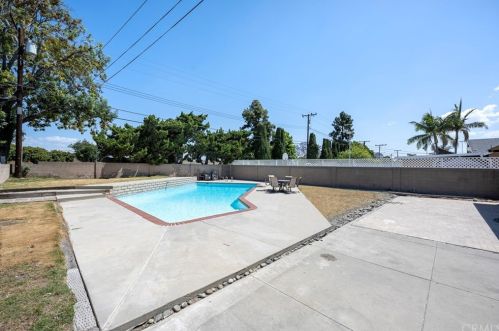 6153 Norstadt Way, Buena Park CA  90620-1414 exterior