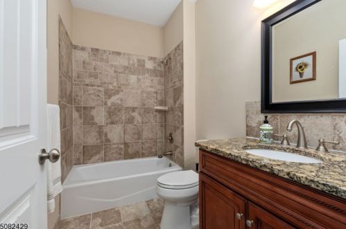 16 Hidden Meadow Dr, Scotch Plains NJ  07076-1158 exterior