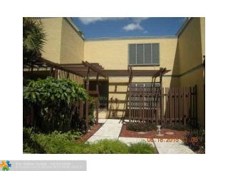 1660 Golfview Dr, Hollywood FL  33026-3150 exterior