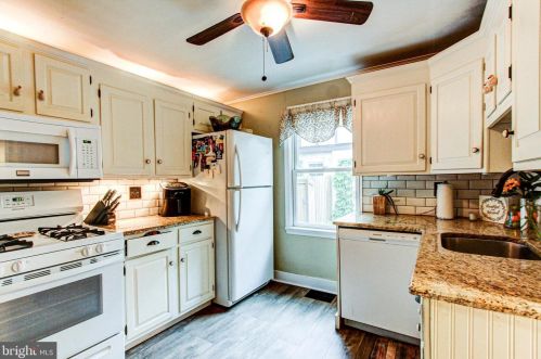 189 Oakland Ave, Gardenville PA  18901-4646 exterior