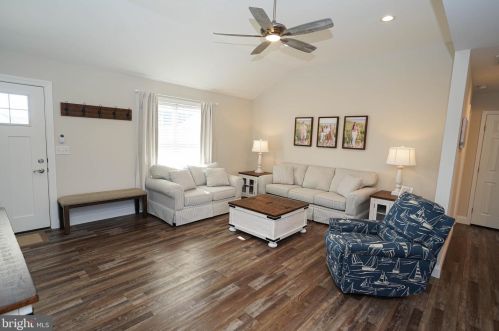 2 Highland Dr, Seaford DE  19973-4827 exterior