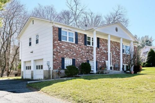 10 Celia Ct, Airmont, NY 10901-3302