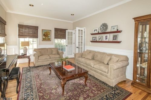 3 Shirewood Dr, Scotch Plains NJ 07076-2513 exterior