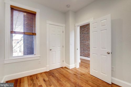 422 10th St, Washington DC  20003-2299 exterior