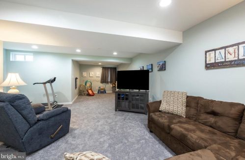 135 Sandpiper Ct, Gilbertsville PA  19525-8118 exterior