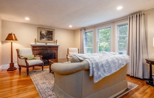 61 High St, Walpole, MA 02081-2107