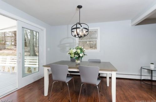 16 Crestview Dr, Uncasville CT  06382-1206 exterior