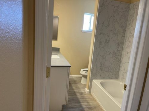 515 Emperor Ct, Manteca, CA 95336-4042