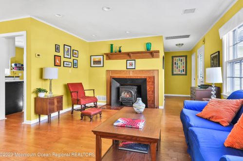 96 Rutledge Dr, Tinton Falls, NJ 07701-4703