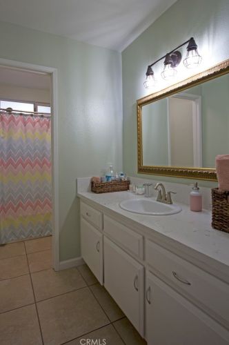 6001 Stone Bridge Ln, Bakersfield CA  93313-3386 exterior